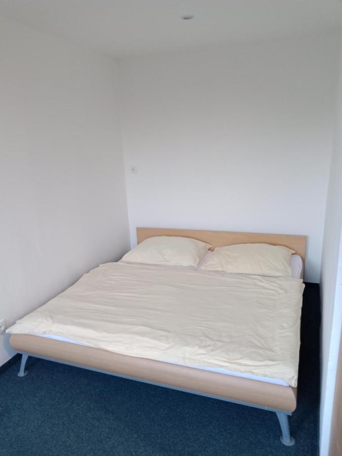 Apartman Obecni Hostinec Provodov (Hradec Kralove) Exterior photo